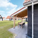 Luxurious Holiday Home With Garden And Parking