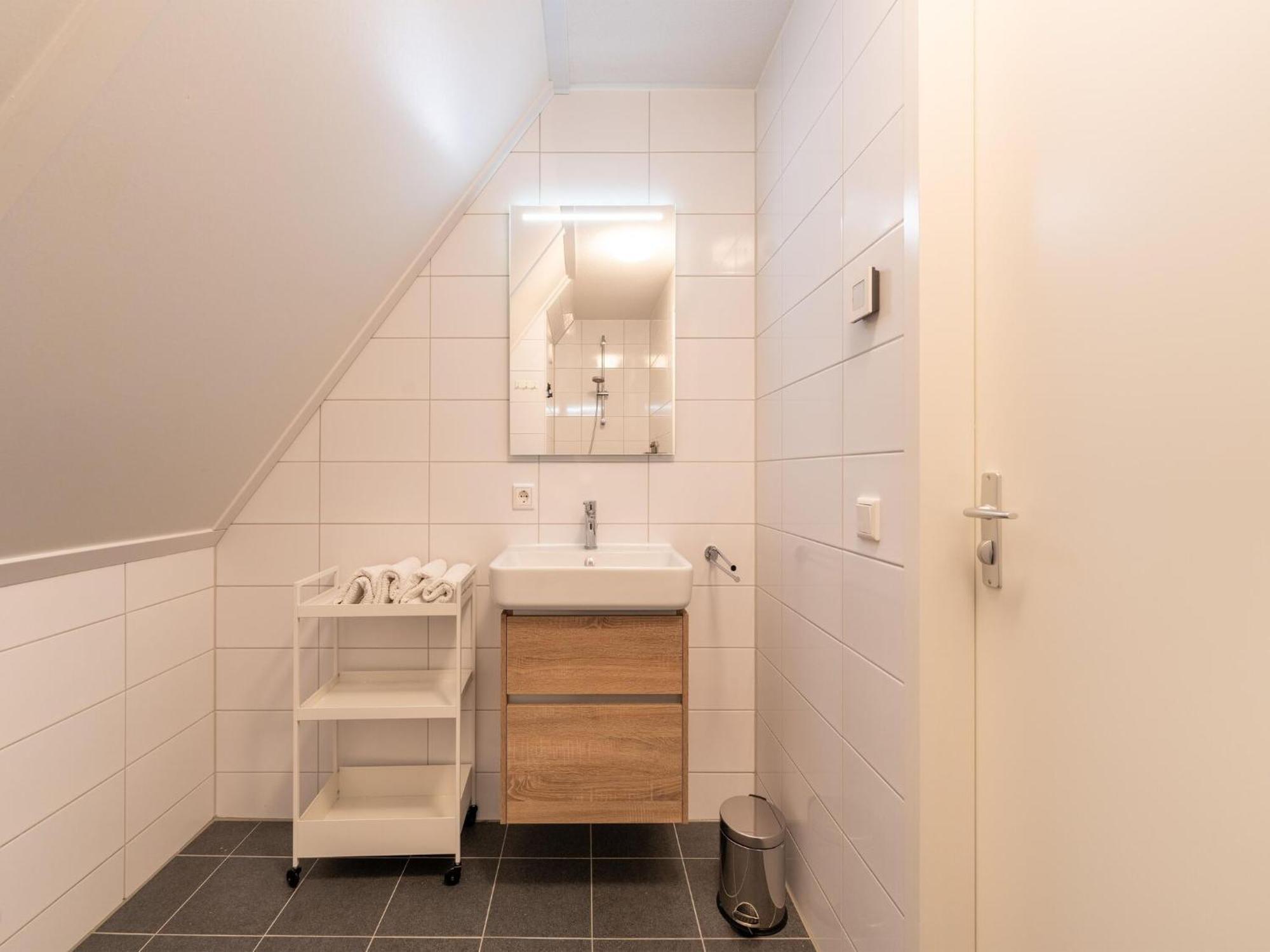 Vakantiehuis Luxurious With Garden And Parking Scherpenisse