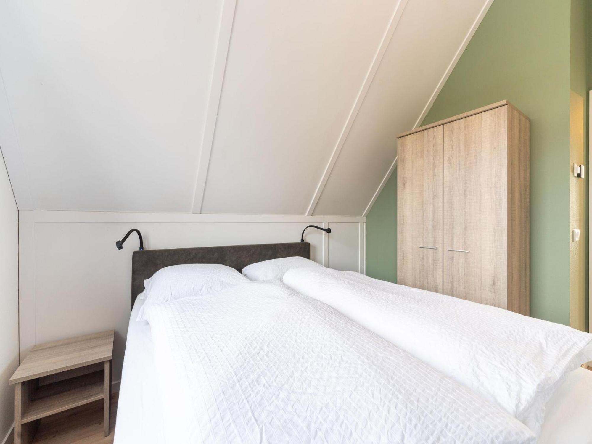 Luxurious With Garden And Parking Scherpenisse