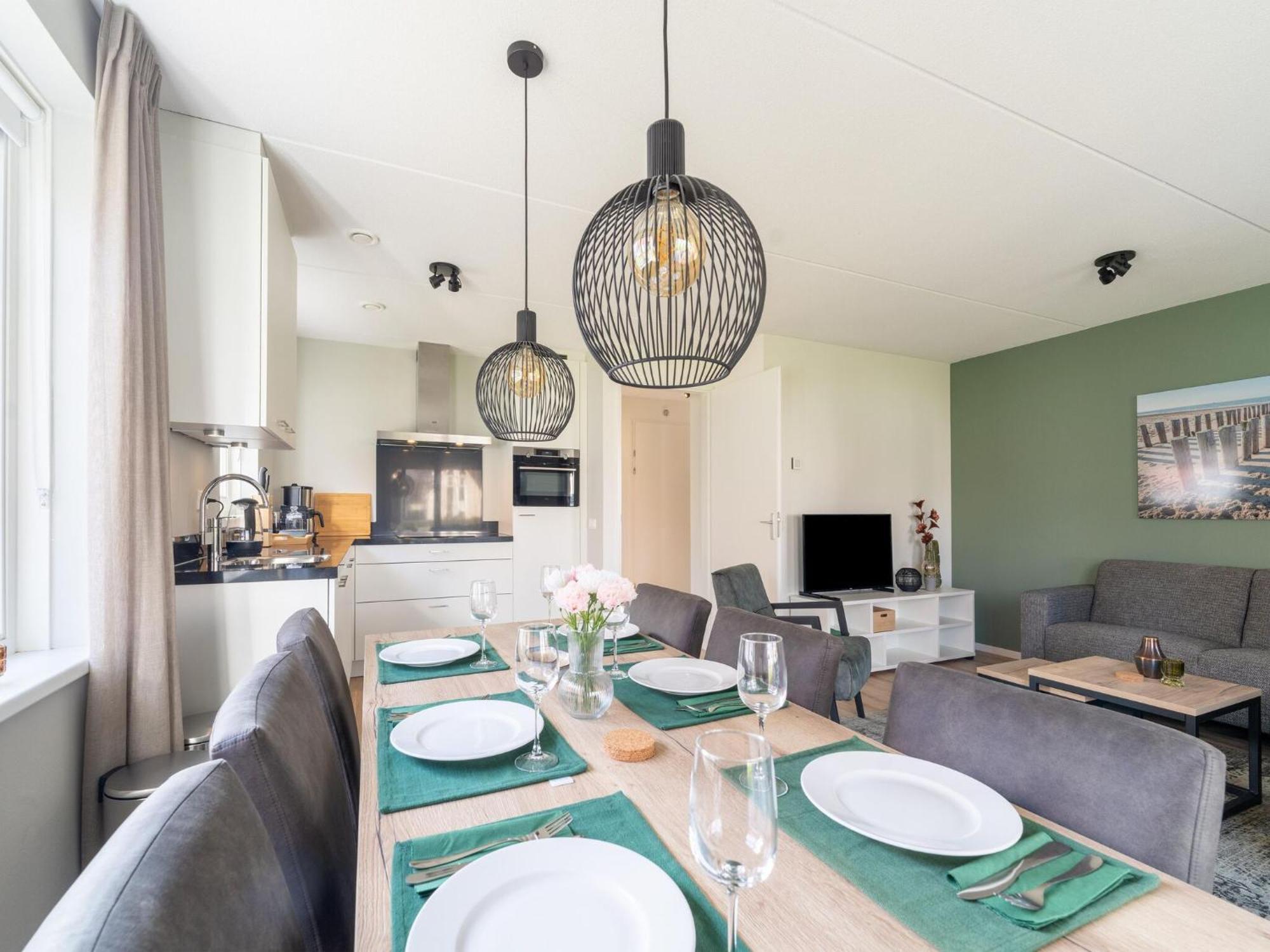 Vakantiehuis Luxurious With Garden And Parking